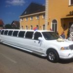 Iznajmiti limuzinu za venčanja ili žurke